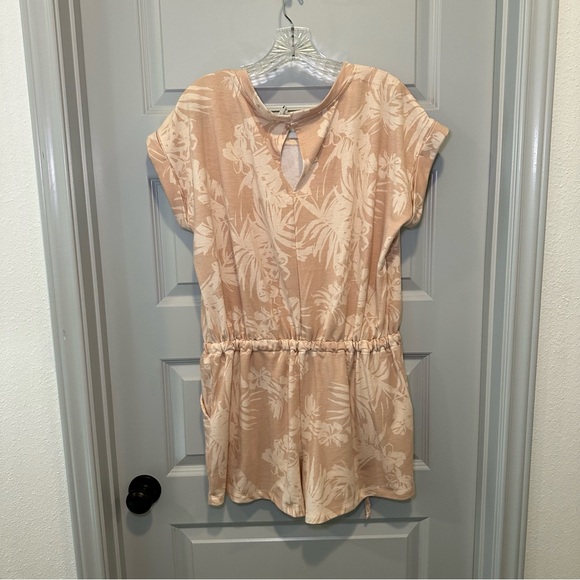 Cato Tan/Beige Scoop Neck Short Sleeve Knit Romper size M - Picture 10 of 10